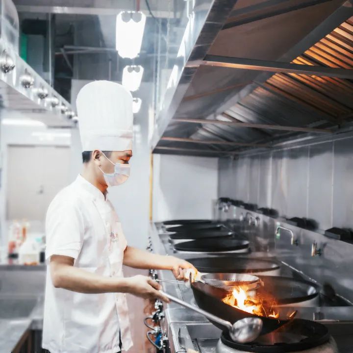 启华双语丨直击JT餐厅，守护学生舌尖安全