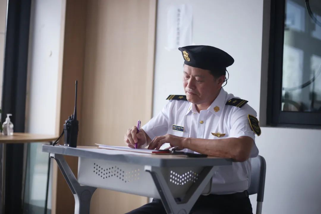 启华人物丨赋诗两首送给我守护的“她”