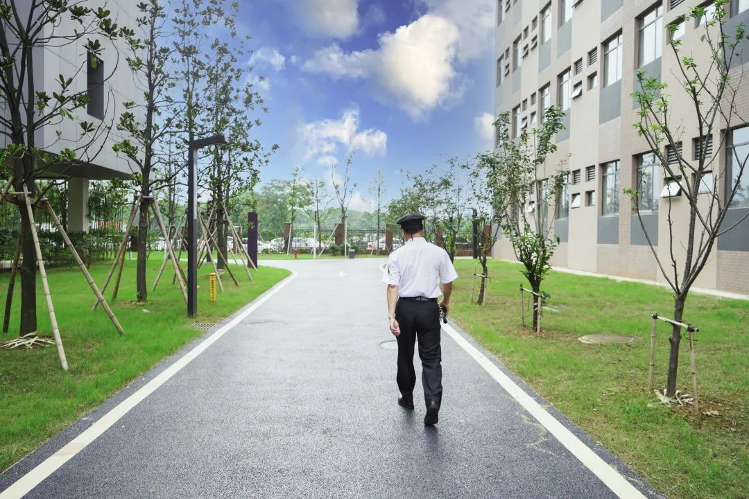 启华人物丨赋诗两首送给我守护的“她”