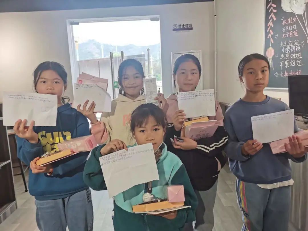 爱心手拉手，争做小雷锋丨启华学子自发为山区孩子献爱心