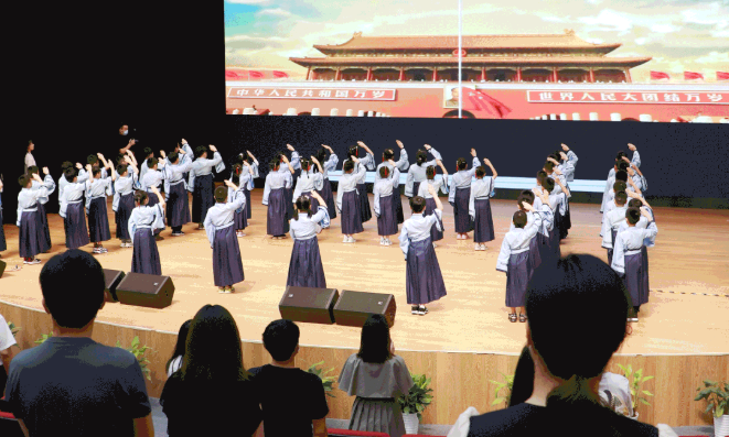 启华学子 花开十岁