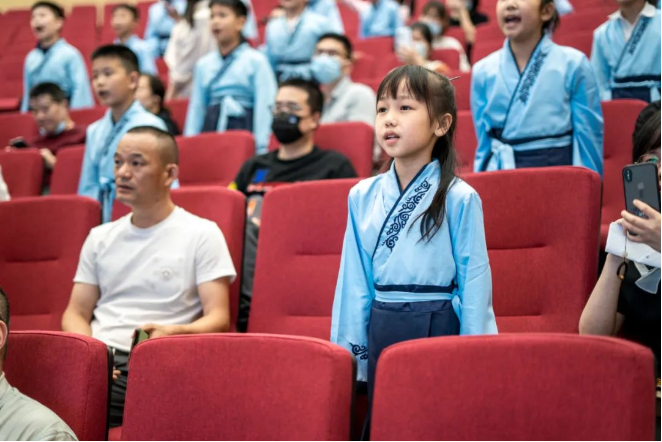 启华学子 花开十岁
