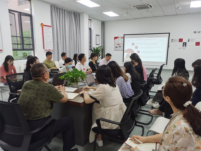 在深入实施强省会战略中作示范、勇争先 ——中共南昌启华双语学校六月主题党日活动