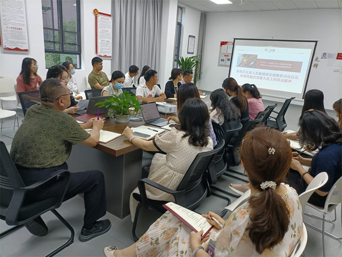 在深入实施强省会战略中作示范、勇争先 ——中共南昌启华双语学校六月主题党日活动