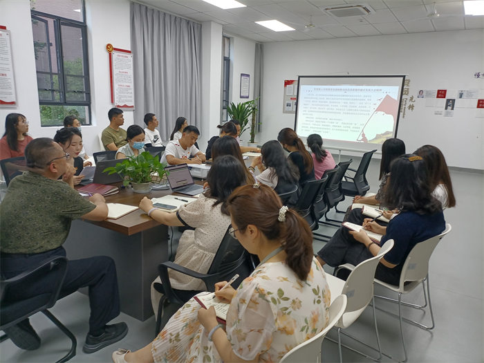 在深入实施强省会战略中作示范、勇争先 ——中共南昌启华双语学校六月主题党日活动