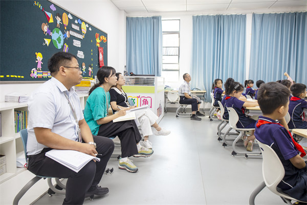 做智慧班主任 创幸福班集体 ——启华小学部班主任沙龙活动