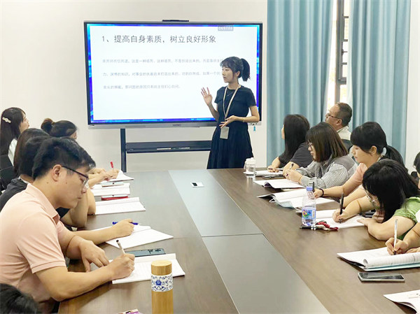 做智慧班主任 创幸福班集体 ——启华小学部班主任沙龙活动