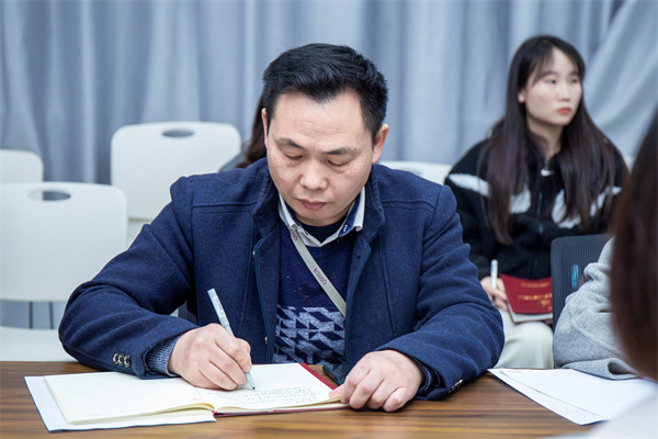 学习贯彻全国两会精神 奋力实现一季度精彩开局 ——中共南昌启华双语学校三月主题党日活动 学习贯彻全国两会精神 奋力实现一季度精彩开局 ——中共南昌启华双语学校三月主题党日活动