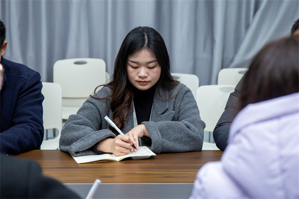 学习贯彻全国两会精神 奋力实现一季度精彩开局 ——中共南昌启华双语学校三月主题党日活动 学习贯彻全国两会精神 奋力实现一季度精彩开局 ——中共南昌启华双语学校三月主题党日活动