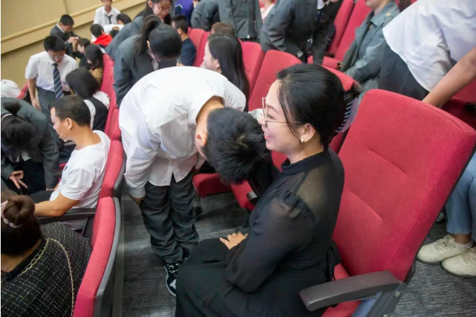 爸妈，有些话，藏在我们心里很久了...