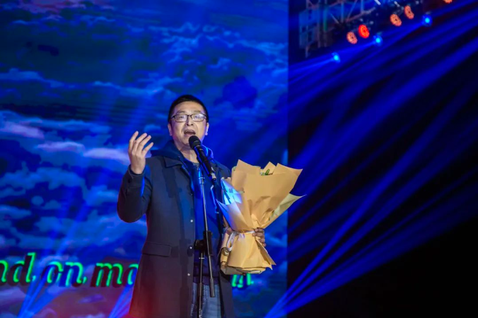 启志培德耀中华丨南昌启华双语学校初中部元旦迎新晚会