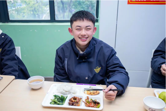 开学第一天，除了启华的温度，我们还有......