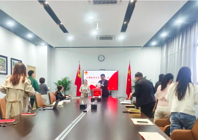 凝心聚力启新程，党建引领谱华章——中共南昌启华双语学校支部委员会换届选举大会胜利召开