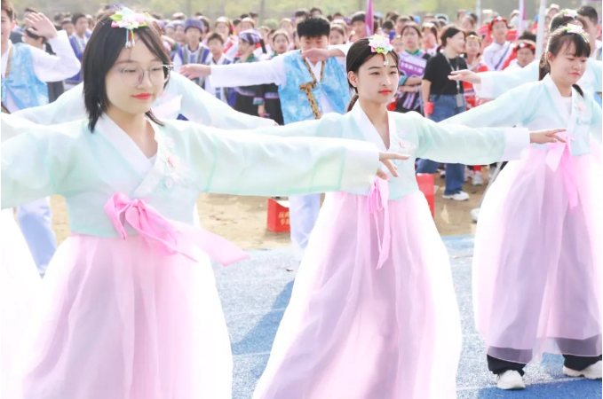བཀྲ་ཤིས་བདེ་ལེགས་、Сайнбайнауу......你好！启华中学部运动会开幕式