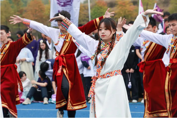 བཀྲ་ཤིས་བདེ་ལེགས་、Сайнбайнауу......你好！启华中学部运动会开幕式