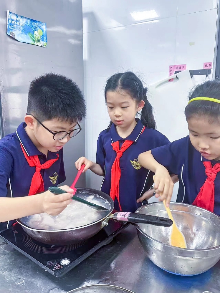 启华的小学生都这么“不务正业”吗？