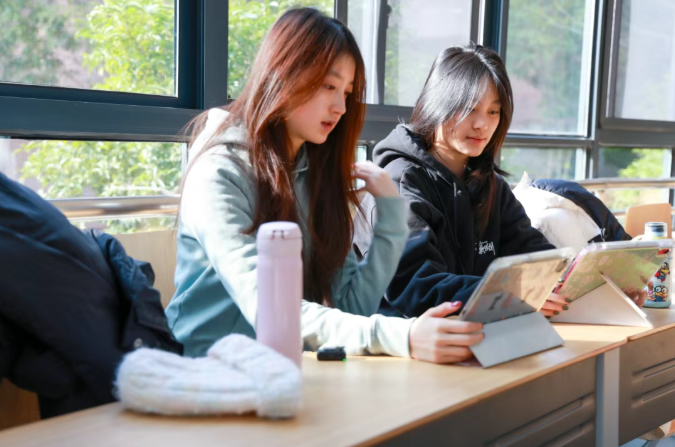 从“原本彷徨”到港科大圆梦：一对闺蜜的破圈成长路