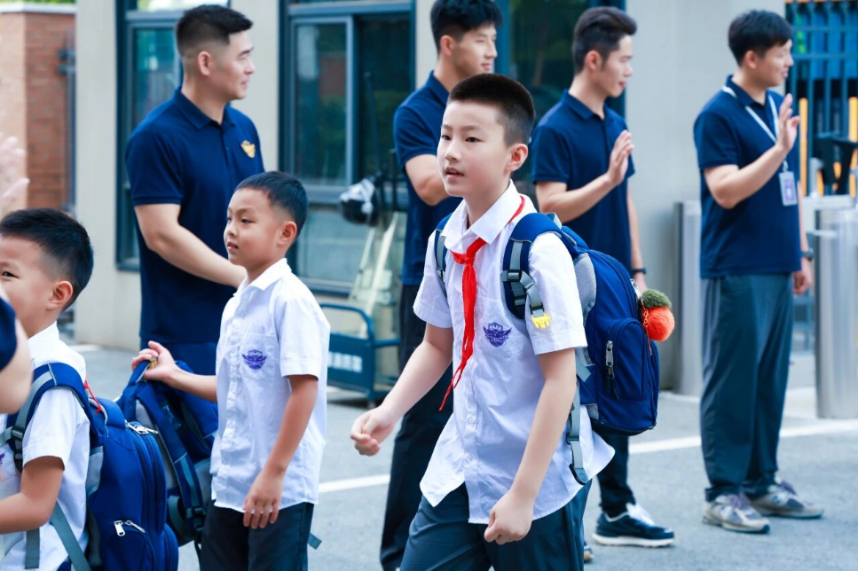 启华开学的第一天 启华开学的第一天