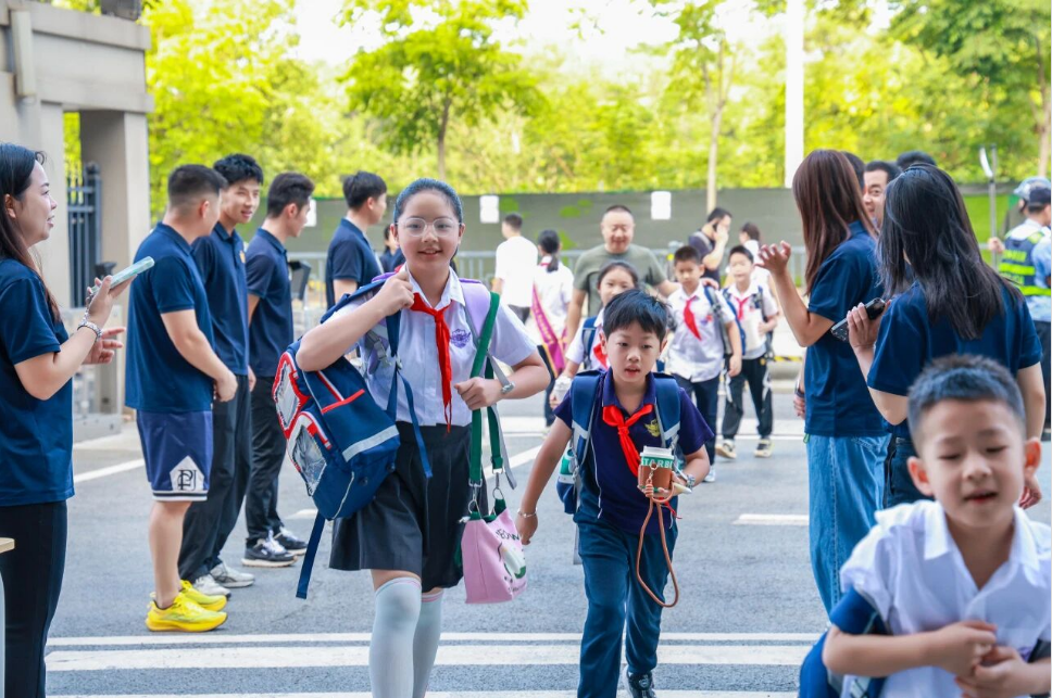 启华开学的第一天 启华开学的第一天