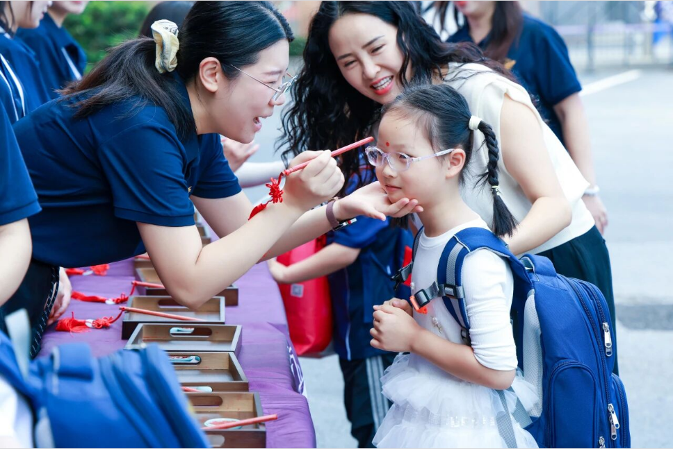 启华开学的第一天 启华开学的第一天